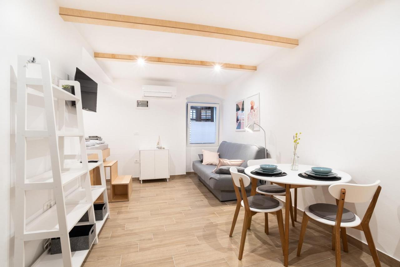 Apartments Nautilus, Nearby Beach Svetilnik Izola Dış mekan fotoğraf